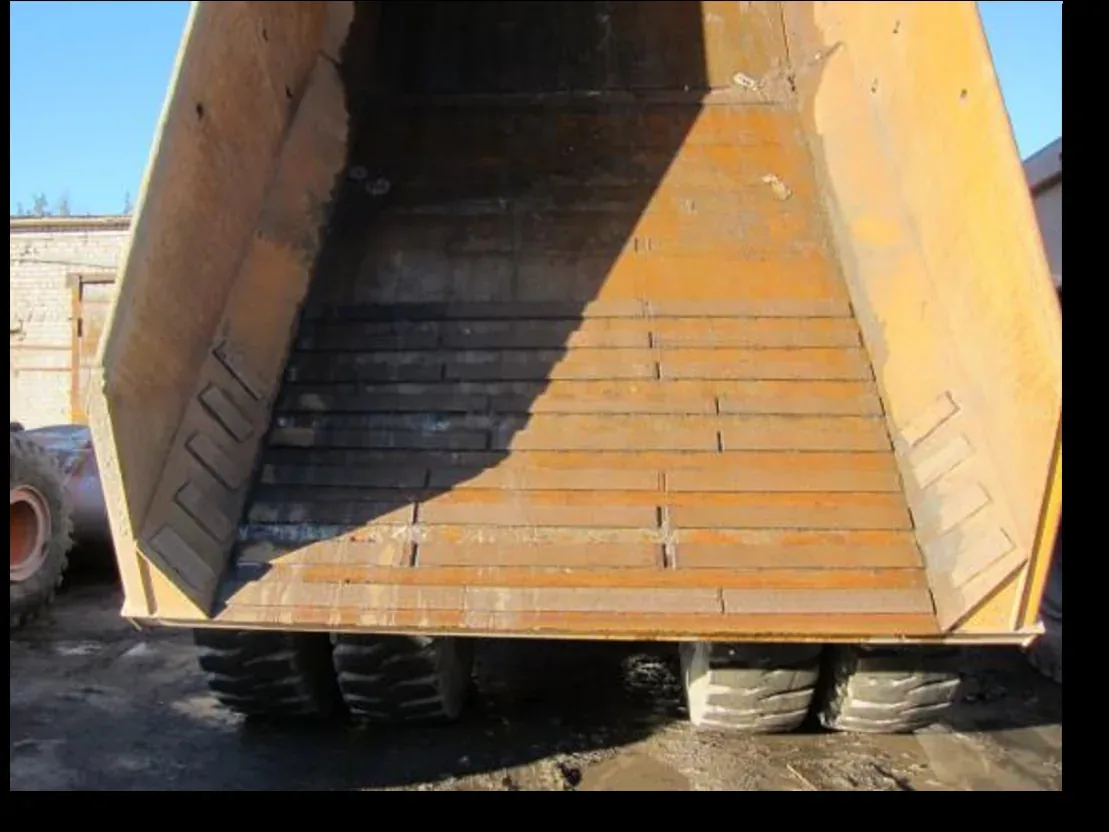 Dump truck protected with wear plate