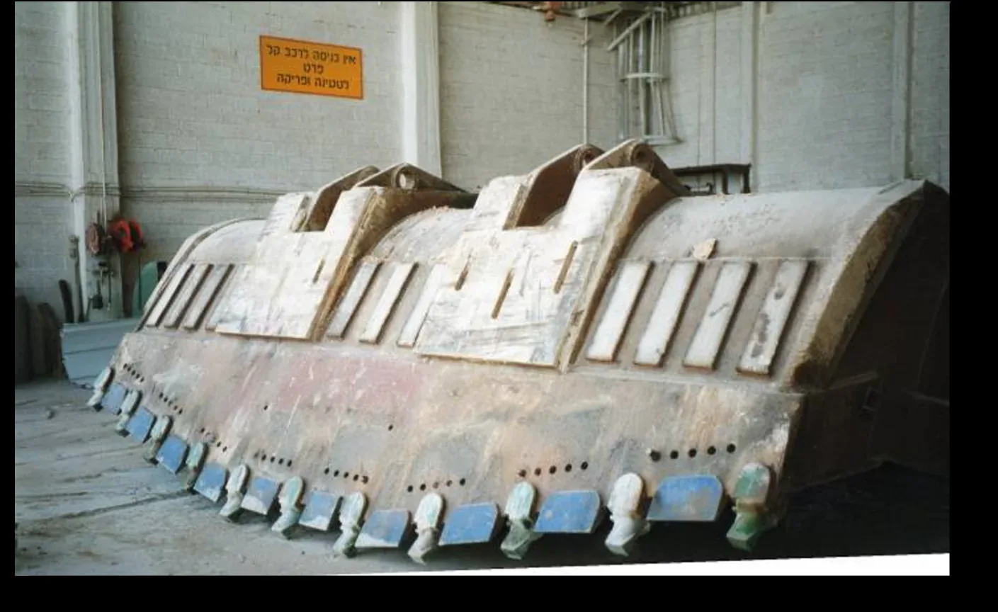 Protected excavator bucket for mining